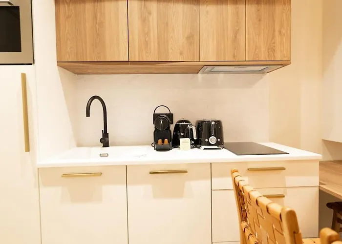 New Luxury & Cozy Apartment - 6P
